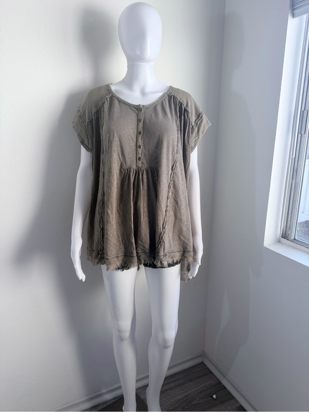 FREE PEOPLE - ASTER HIGH-LOW HENLEY TOP - Picture 3 of 9